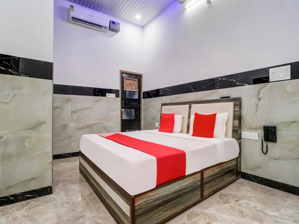 Oyo Flagship 83121 Hotel Rose Vip Saharanpur Exterior foto